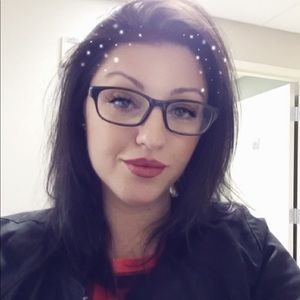 Meet your Posher, Loura